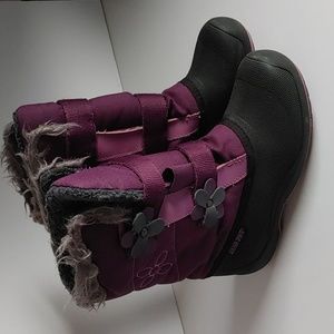 UC snow boots children girl size 2 purple and dark pink